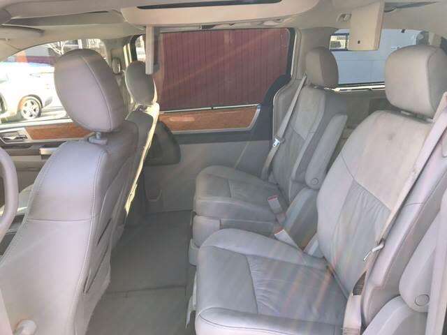 Chrysler Town and Country 2008 photo 11